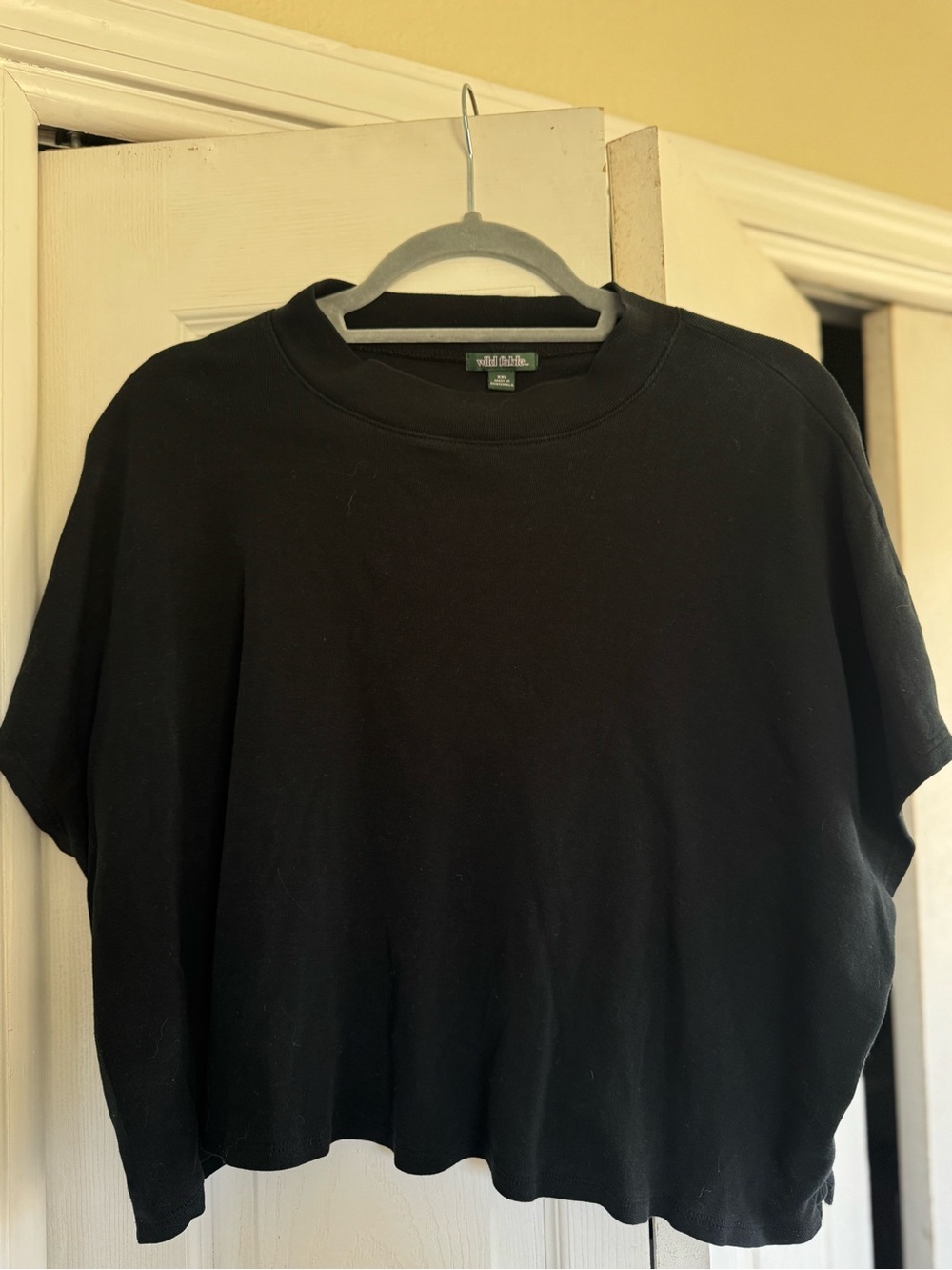 wild fable Black Short-Sleeve Crewneck Tee